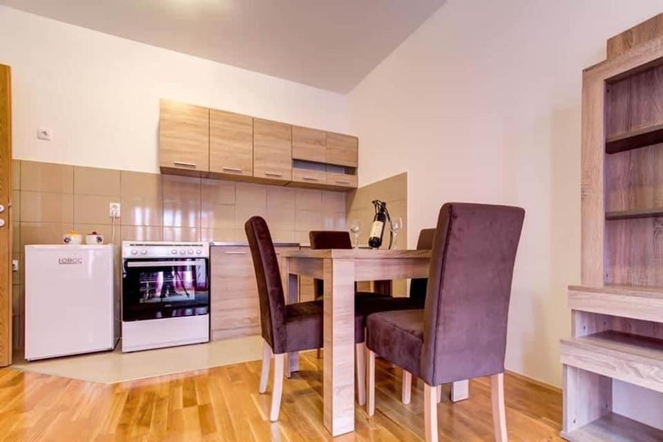 Naki Apartmani 포드고리차 외부 사진
