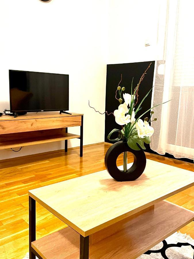 Naki Apartmani 포드고리차 외부 사진